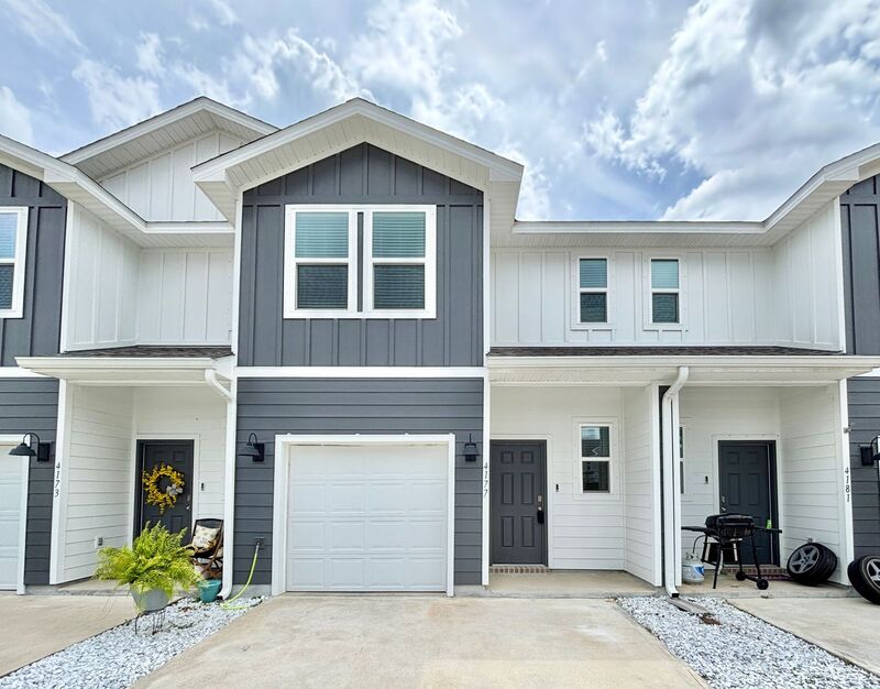Milton House: 4177 Pendragon Cir