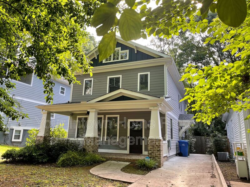 Atlanta House: 137 Flora Ave Ne