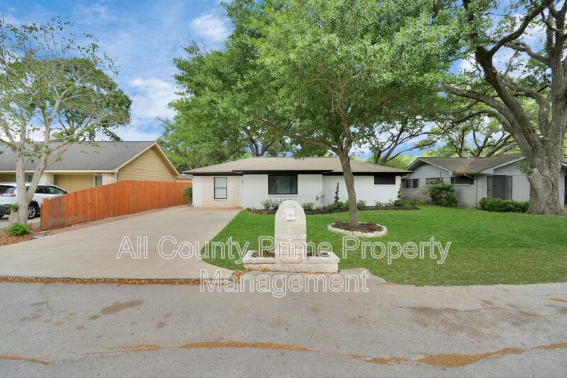 Katy House: 1906 Airline Dr.