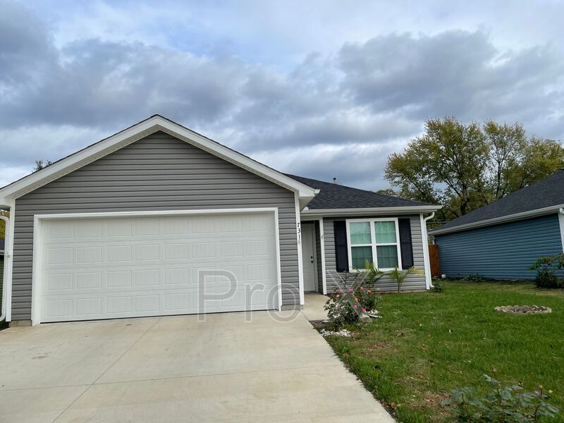 Webb City House: 731 N Oak St