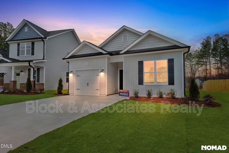 Clayton House: 87 Goldenrod Loop