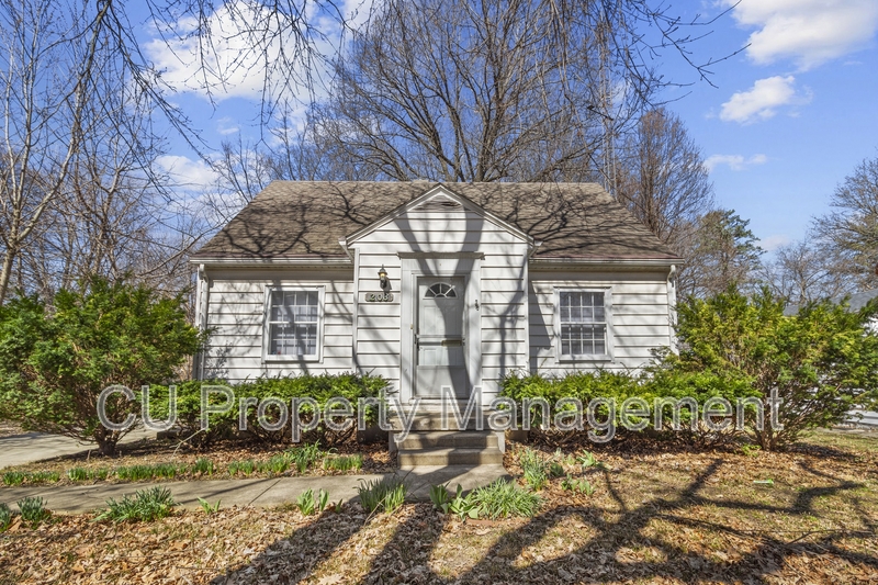 Champaign House: 208 Arcadia Drive