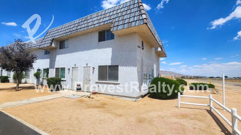 Apple Valley House: 22526 Sioux Road