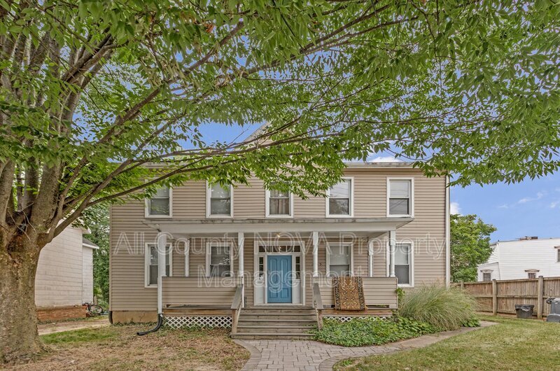 Laurel, Condo: 305 9th St