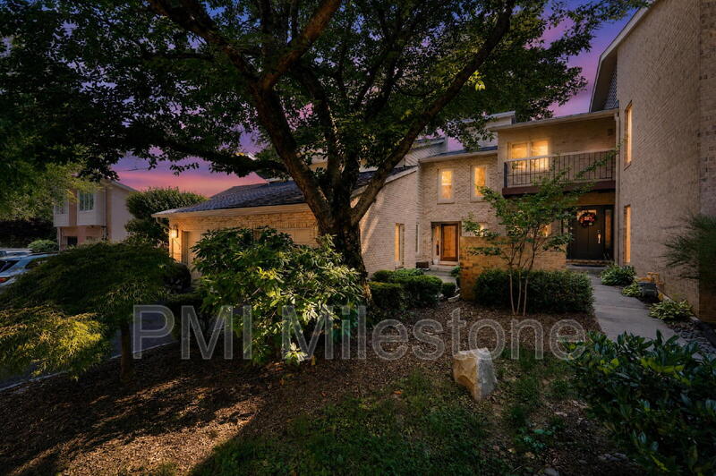 Potomac House: 7830 Whiterim Terrace