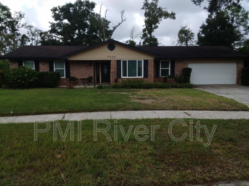 Jacksonville House: 5998 Greenwillow Lane South