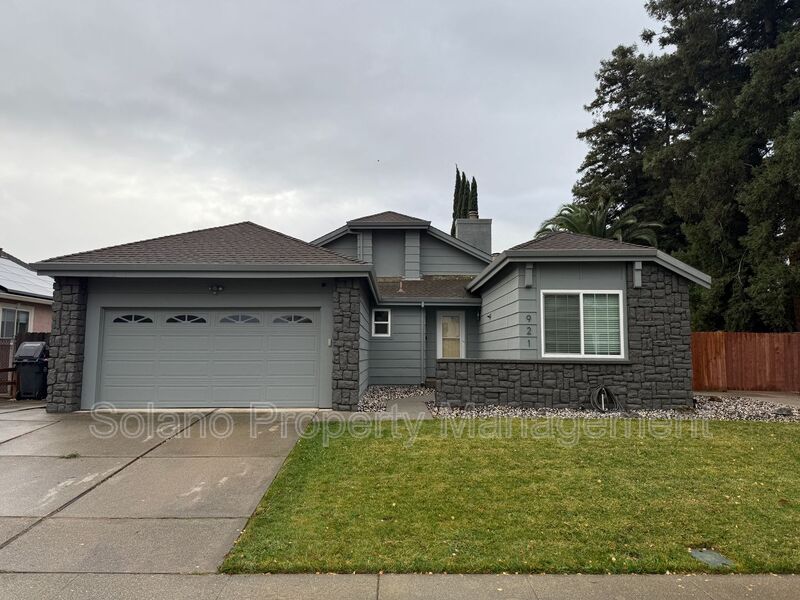 Fairfield House: 921 Hickory Avenue