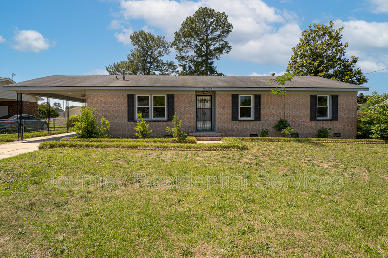 Fayetteville House: 6033 Santa Fe Drive