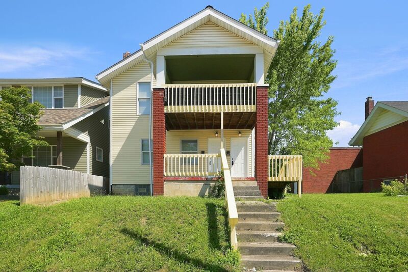 Columbus House: 846-848 Reinhard Ave