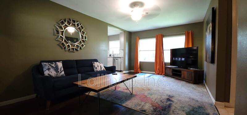 Houston House: 3425 Rebecca St