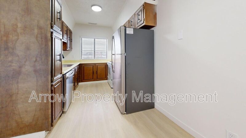 Bismarck House: 201 E Arbor-207E