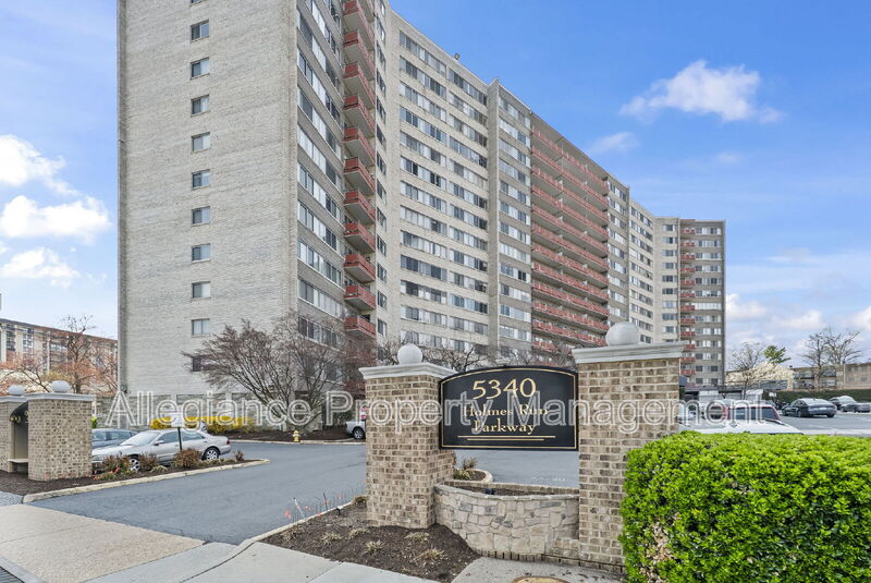 Alexandria House: 5340 Holmes Run Pkwy