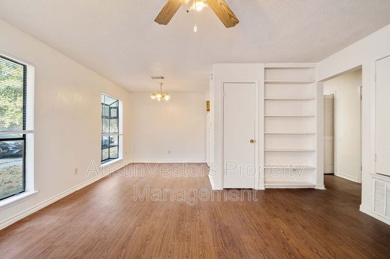 Lockhart Condo: 200 Concho St