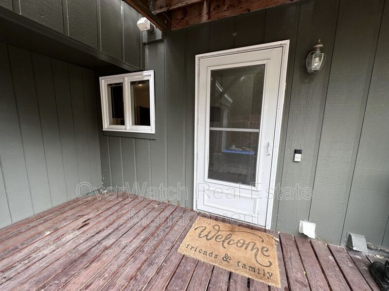 Anchorage Condo: 6121 De Armoun Rd
