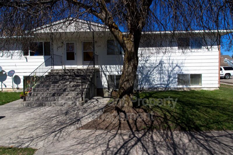 Idaho Falls House: 2204 St. Clair Rd