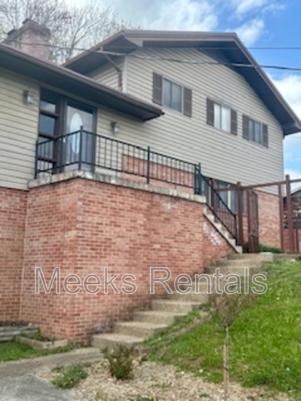 South Charleston House: 1118 Montrose Dr