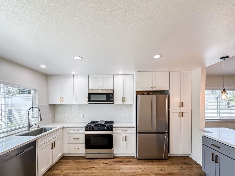 Mission Viejo House: 22591 Via Santa Maria