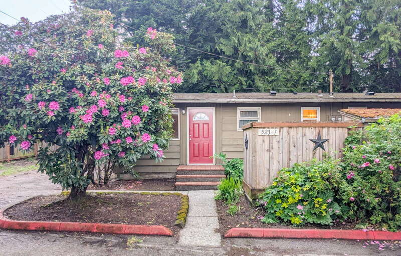 Everett Condo: 523 Madison St