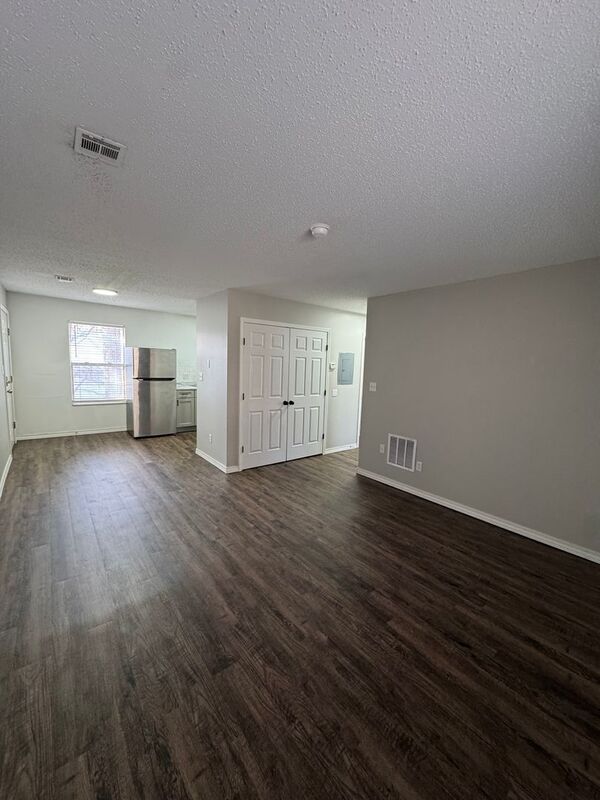 Springfield Condo: 1138 E Walnut St