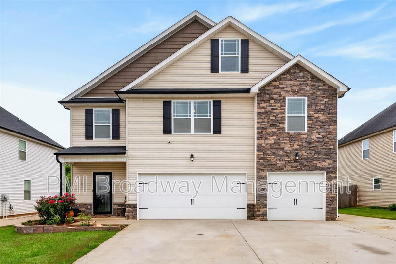 Clarksville House: 1264 Black Oak Circle