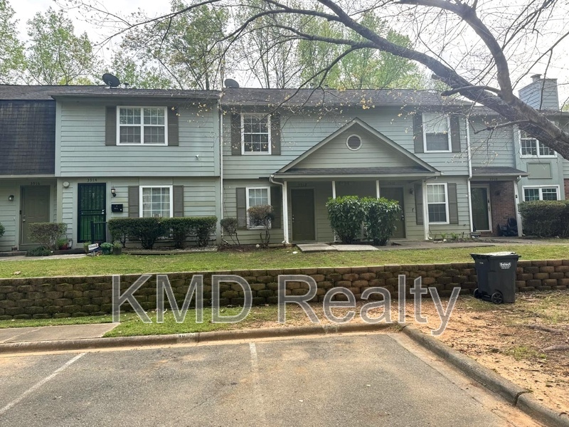 Charlotte Townhome: 3912 Briarhill Drive