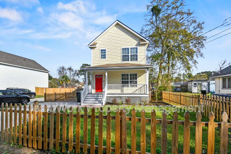 Charleston House: 1124 5th Avenue