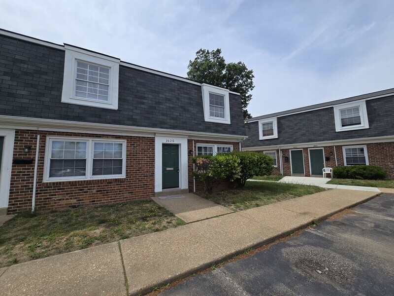 North Chesterfield Townhome: 2626 Wayside Dr