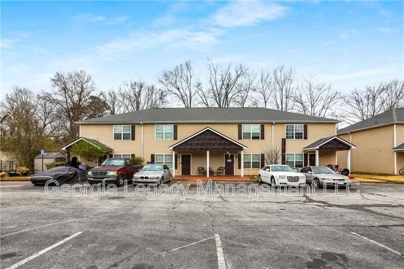 Monroe House: 407 Maple Way