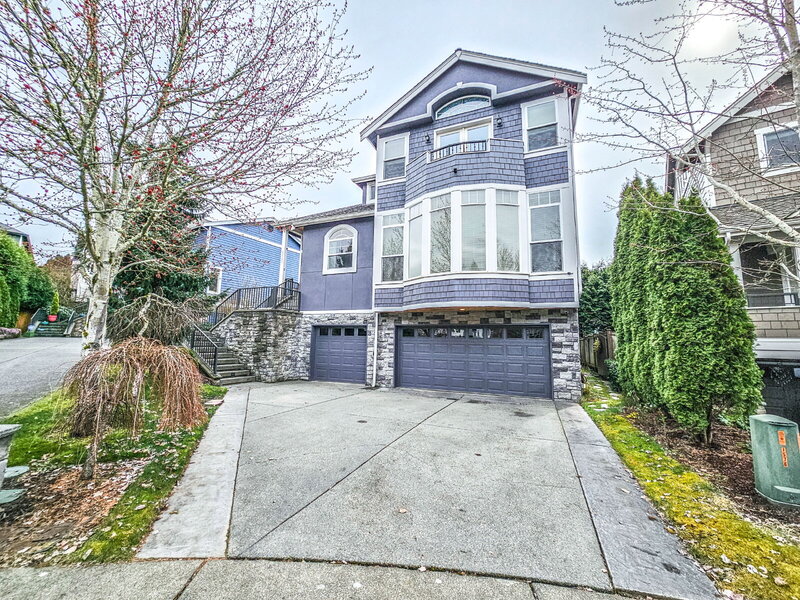 Kenmore House: 20208 83rd Pl NE