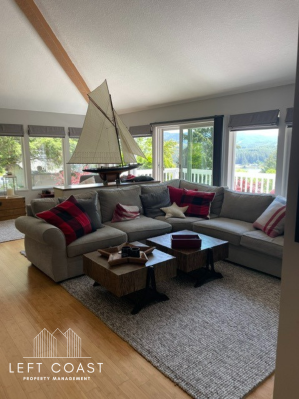 Lincoln City House: 1545 Northeast Regatta Way