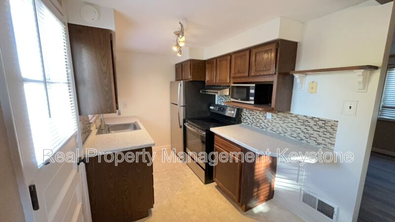 Pittsburgh House: 5114 Caste Drive