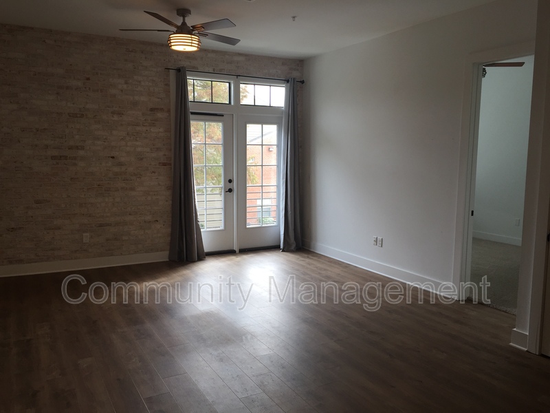 Baton Rouge House: 255 E Boyd Dr