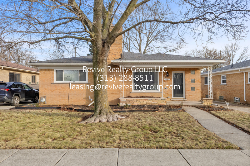 Redford House: 9284 Jerome