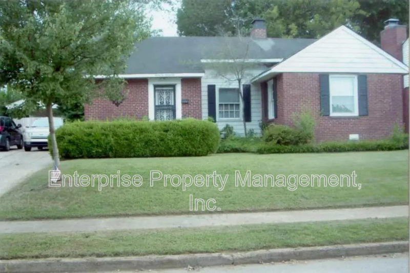 Memphis House: 3691 Kenwood Ave
