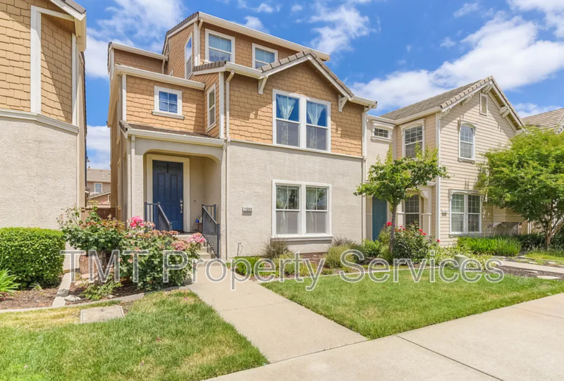 Rancho Cordova House: 11009 International Drive
