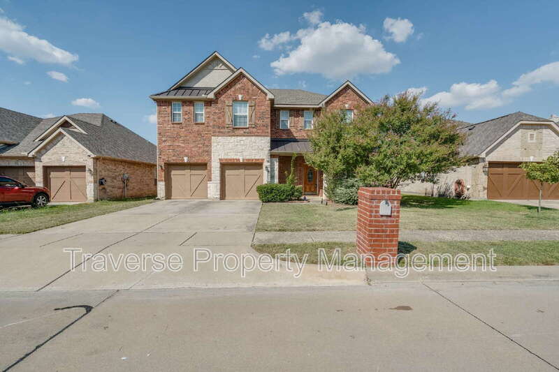 Euless House: 601 Port Royale Way