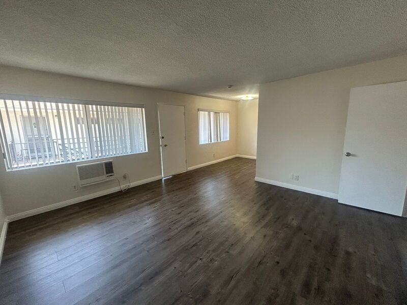 Glendora House: 325 N Glendora Ave