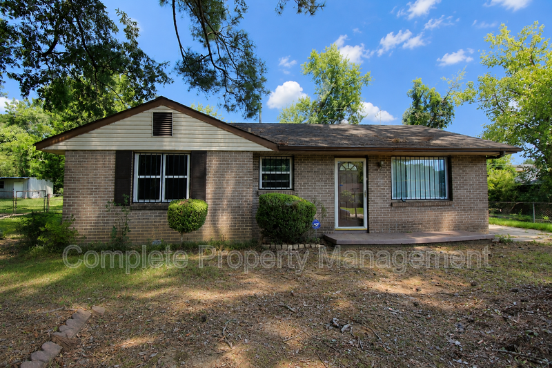 Birmingham House: 1240 Rayfield Drive