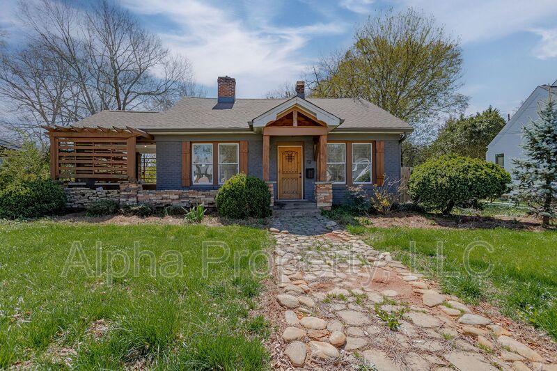 Greenville House: 12 E Blue Ridge Dr