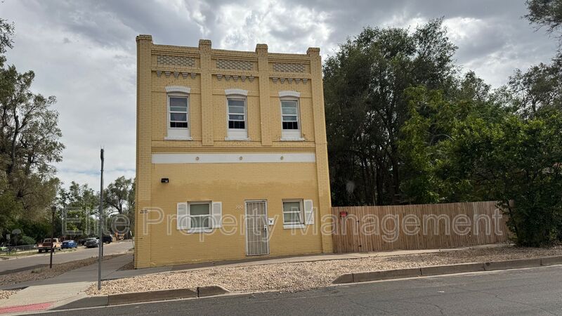 Pueblo Condo: 200 W. Arroyo Ave.