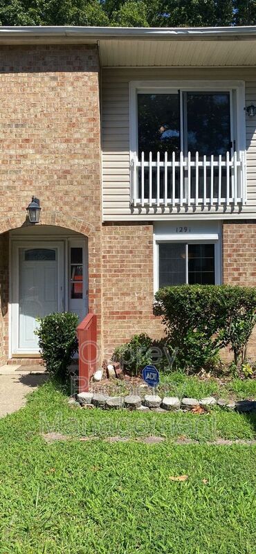 2 story 3 Bedroom Townhouse - Photo 1