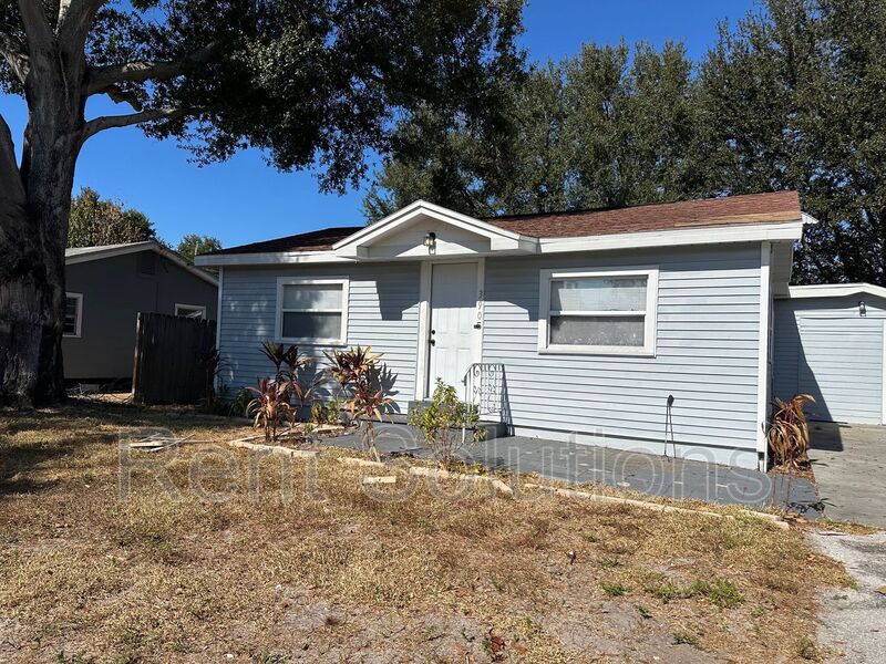 St. Petersburg House: 3905 54th Ave N