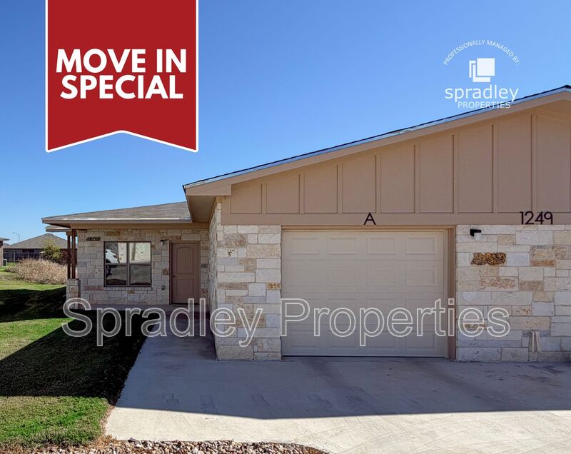 Belton Townhome: 1003A Laurel Dr