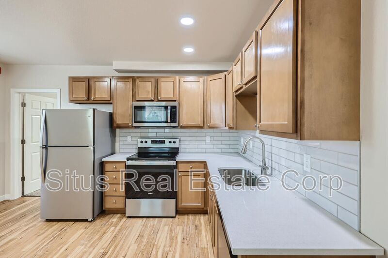 Lakewood House: 1391 Carr St.