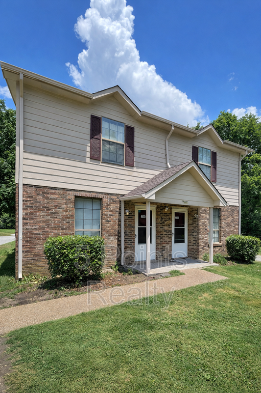 Madison House: 336 E Webster St