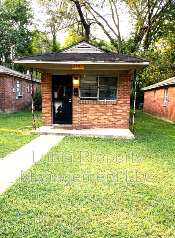 Memphis House: 2455 Douglass Ave