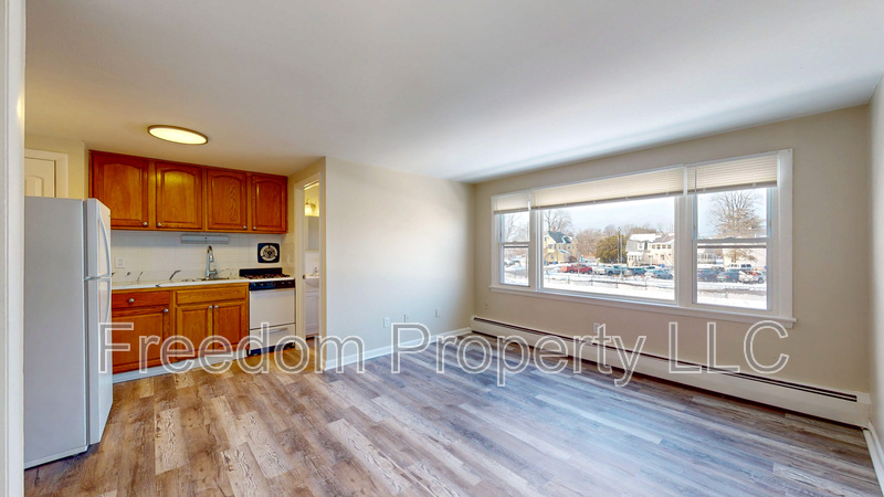 East Hartford House: 353 A Main Street