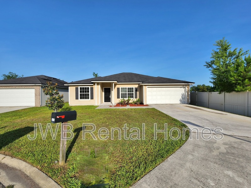 Jacksonville House: 5450 Village Pond Ct