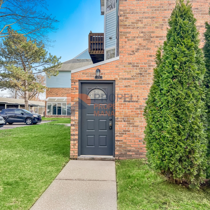 Plymouth Condo: 173 Pinewood Circle