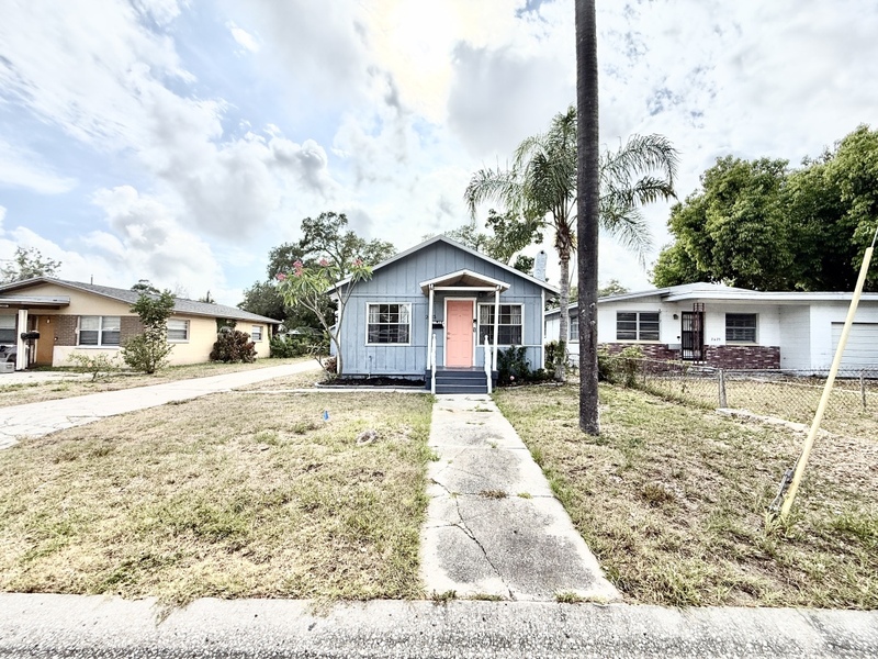 St. Petersburg House: 2425 Auburn Street South